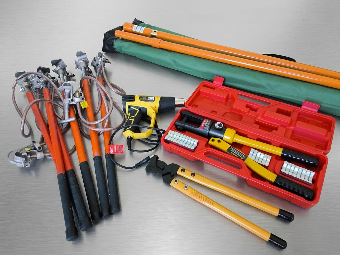 Ferramentas e equipamentos especializados para média tensão